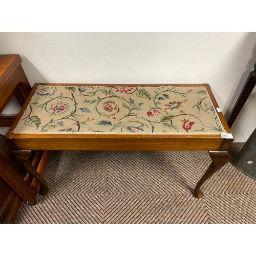 521 - Oak bench with floral upholstery, 80cm x 46cm