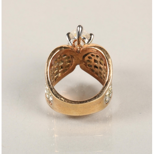 63 - Yellow metal dress ring