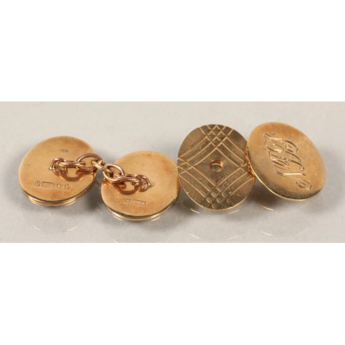 81 - 9 ct gold cufflinks, initialled7.7 grams