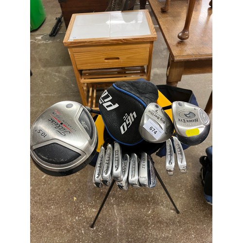 674 - Set of golf clubs including Zevo, Callaway, Titleist in bag