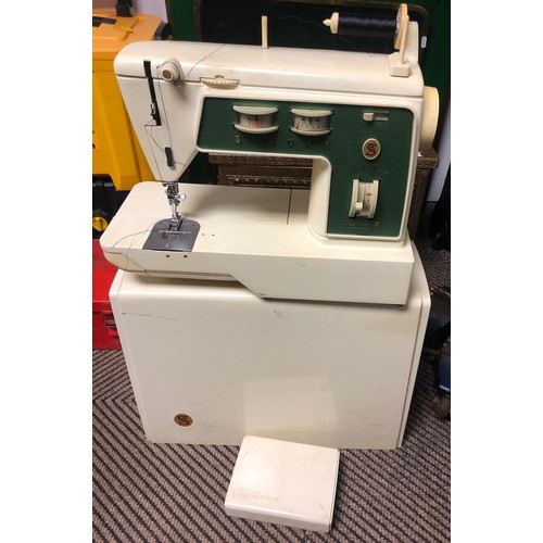 529 - Singer 784 sewing machine