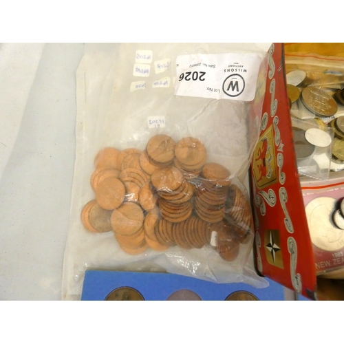 171 - Box of vintage coins including pennies, a large collection of 1967 uncirculated pennies, and others.