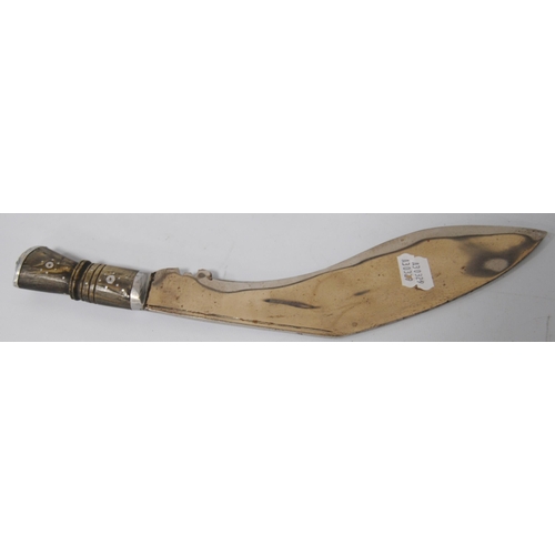 270 - WWI period Vishwakarmas Gurkha kukri dagger, flat pommel, wooden grip, etched to the blade, 28cm, a ... 