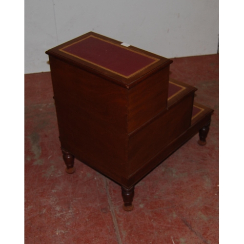 423 - Set of Victorian mahogany library steps with later tooled insets to each step, on turned feet, 68cm ... 