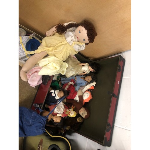 673 - Large assortment of dolls, including Ideal doll p-91 and dolls clothes  in red and black travel trun... 