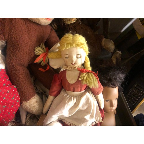 673 - Large assortment of dolls, including Ideal doll p-91 and dolls clothes  in red and black travel trun... 