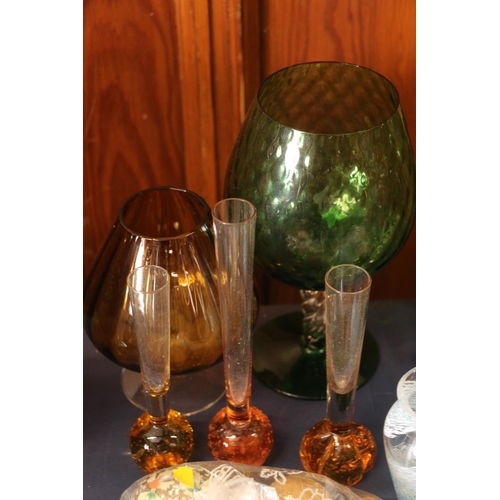 14 - Art Glass to include specimen vases, a lemonade jug, a Caithness Glass style vase, and hardstone egg... 