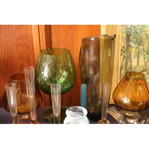 14 - Art Glass to include specimen vases, a lemonade jug, a Caithness Glass style vase, and hardstone egg... 