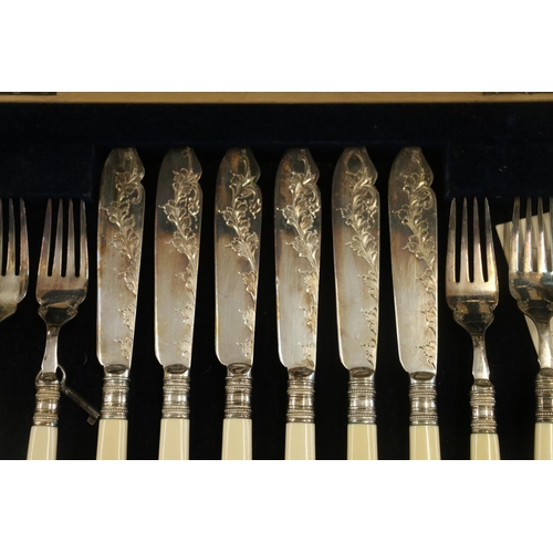 142 - Canteen containing fish knives and forks.