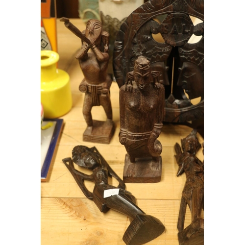 167 - Southeast Asian/Indonesian carved wooden items to include a wall plaque, tribal figures, etc.