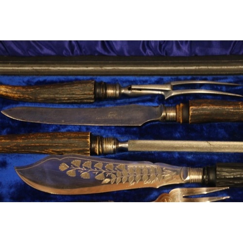 182 - Frank Mills of Sheffield horn handled carving set in fitted case.