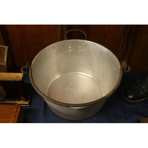 31 - Two copper measuring jugs and an aluminium jelly pan.