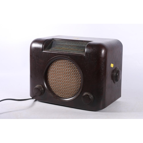 55 - Vintage Bakelite Bush radio.