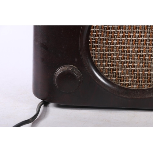 55 - Vintage Bakelite Bush radio.