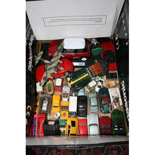 228 - Box containing die-cast model vehicles to include a Welly Mini Cooper, Burago, Corgi, Days Gone, and... 