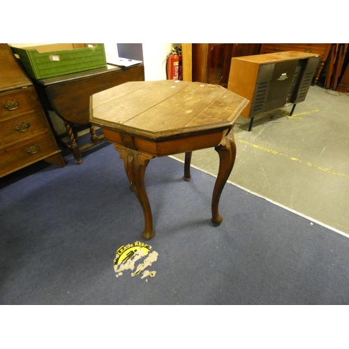 347 - Antique oak occasional table.