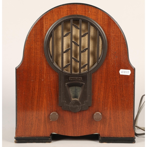 225 - Philips vintage radio