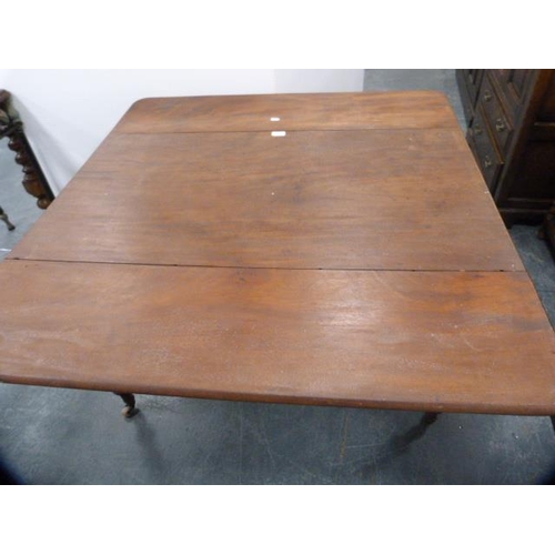 446 - Victorian mahogany Pembroke table.