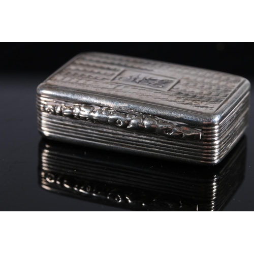 117 - William IV antique silver vinaigrette or rectangular form with rounded corners, the top and bottom s... 