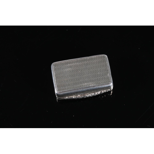 117 - William IV antique silver vinaigrette or rectangular form with rounded corners, the top and bottom s... 