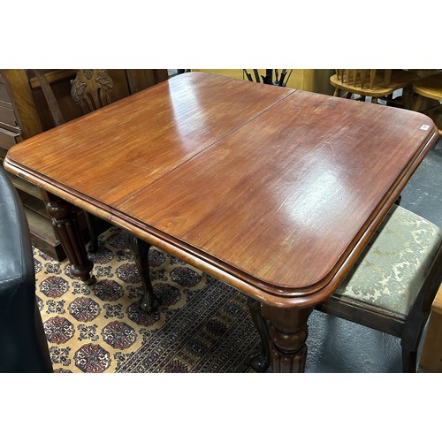 358 - Small mahogany dining table.