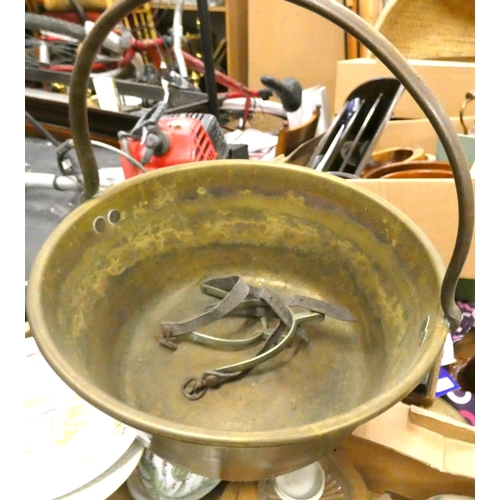 484 - Large brass jam pan and set of stirrups