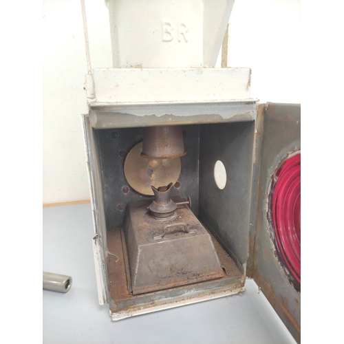 418 - 1930s paraffin BR warning light in white paint finish and red convex lens. Also a BR warning horn.&n... 