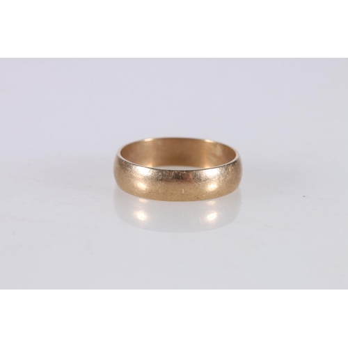 512 - 9ct gold wedding band, size O, 2.7g