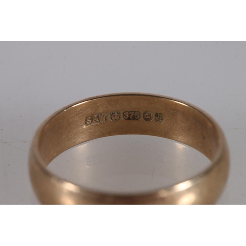 512 - 9ct gold wedding band, size O, 2.7g