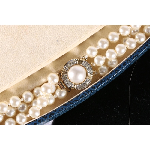 533 - Single strand cultured pearl necklace in Robert Anthony of Edinburgh retailers box, together with a ... 