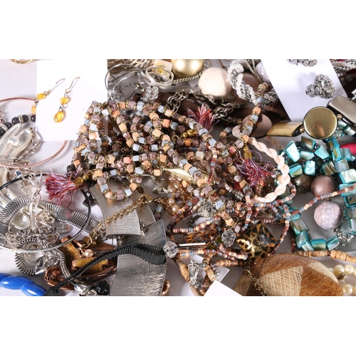 540 - Costume jewellery including earrings, beaded necklaces etc. (qty)