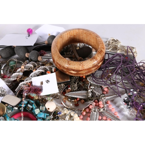 540 - Costume jewellery including earrings, beaded necklaces etc. (qty)