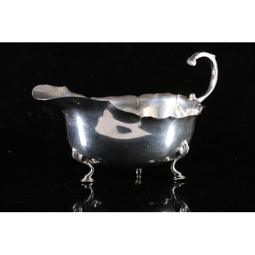 565 - Edward VII silver sauce boat, makers mark rubbed, Sheffield 1908, 87g