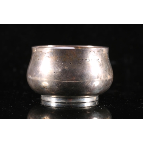 567 - Hallmarked silver table pot, H4.5cm, 75g