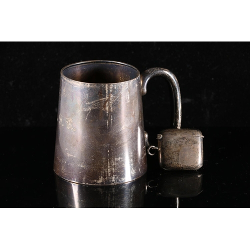 568 - George V small silver tankard, Birmingham 1912, together with a hallmarked silver vesta case, gross ... 