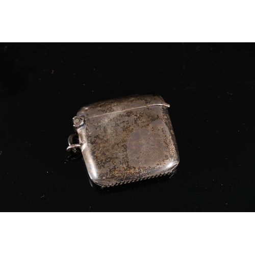 568 - George V small silver tankard, Birmingham 1912, together with a hallmarked silver vesta case, gross ... 