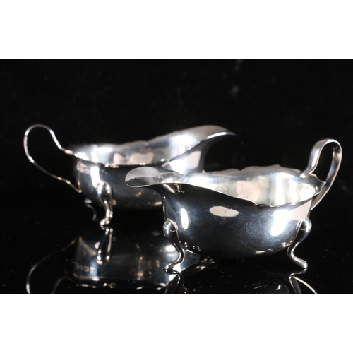 573 - Pair of George V silver sauce boats, Elkington & Co, Birmingham 1932, 219g