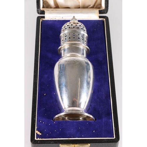 575 - George V silver sugar caster, in fitted case, Selfridges & Co, Birmingham 1933, 132g