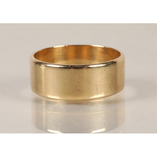 85 - 9 ct yellow gold band, 5 grams 