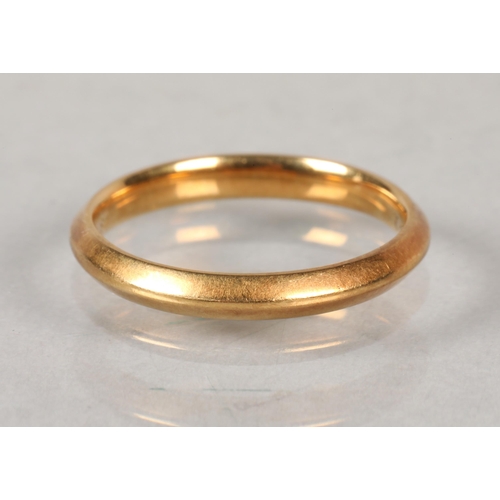 92 - 18 ct gold band, ring size G, 2 grams