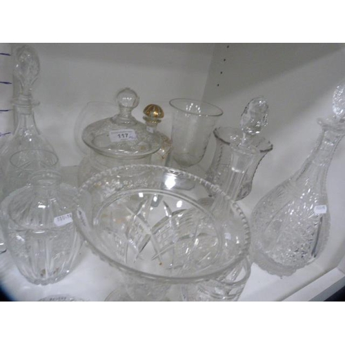 117 - Glassware to include rinsing bowl, brandy balloons, gilt French-style decanter and stopper, Mary Gre... 