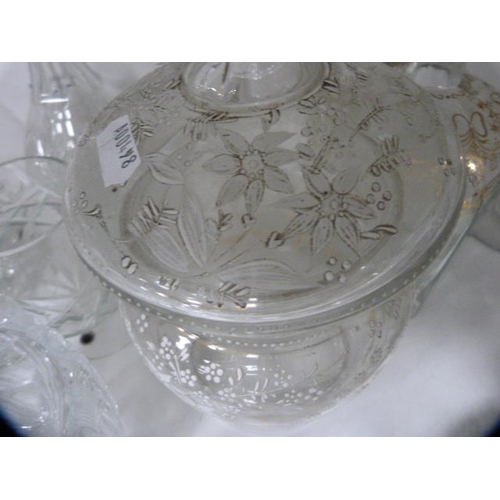 117 - Glassware to include rinsing bowl, brandy balloons, gilt French-style decanter and stopper, Mary Gre... 