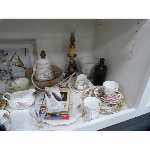 127 - Assorted teawares to include Aynsley cabinet cups and saucers, Rosina, Royal Albert, Gordon's London... 