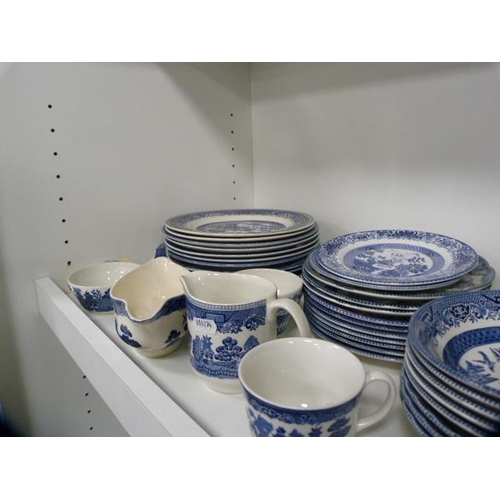 135 - Collection of blue and white 'Willow' and 'Old Willow' pattern tablewares (one shelf).