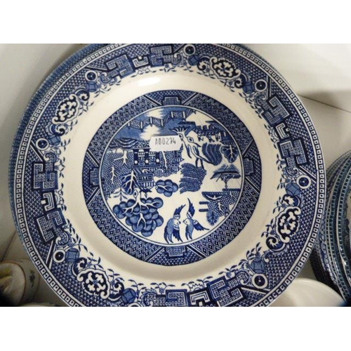 135 - Collection of blue and white 'Willow' and 'Old Willow' pattern tablewares (one shelf).