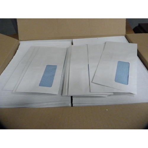 141 - Assorted stationery to include envelopes, padded envelopes, flatpack postal boxes etc.