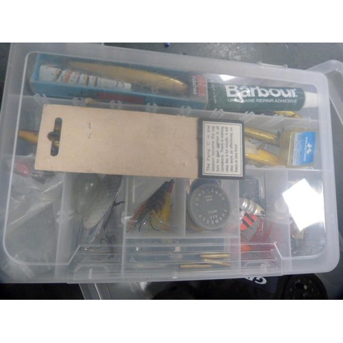 150 - Carton containing assorted fishing reels to include Daiwa, Shakespeare, Leeda, BFR etc., also a sele... 