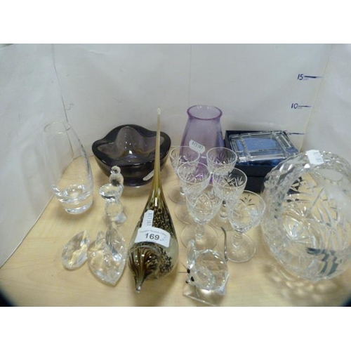 169 - Small group of glass to include a Caithness paperweight modelled as a bird, crystal liqueur glasses,... 