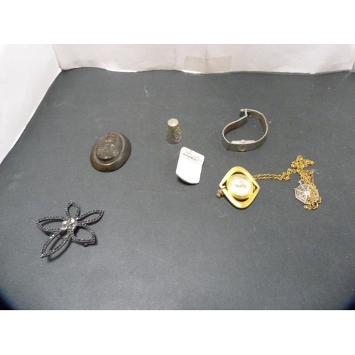 200 - Costume jewellery to include brooches, necklaces, synthetic pearls, cameo-type pendant etc., also fa... 