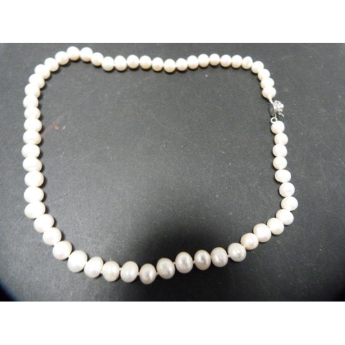 202 - Cultured pearl necklace with matching bracelet and earrings.